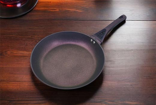 Milyen anyagot ajánlunk tapadásmentes serpenyőkhöz?